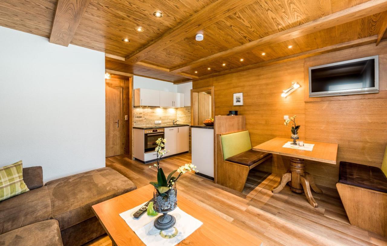 Hotel Tyroler Hof à Grän Extérieur photo