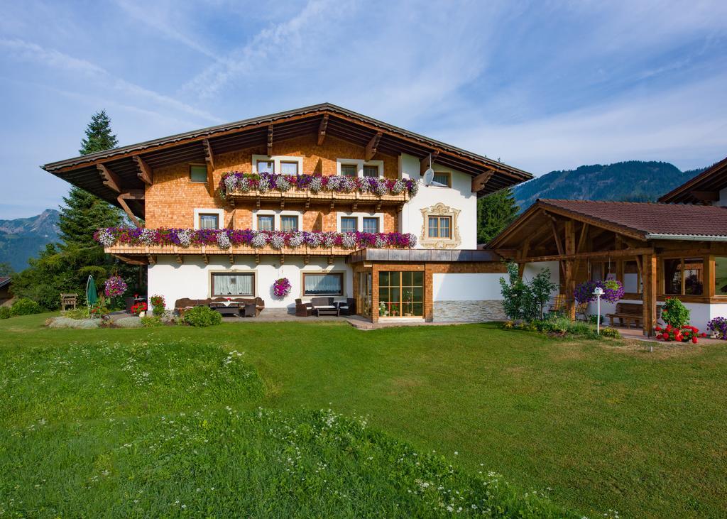 Hotel Tyroler Hof à Grän Extérieur photo